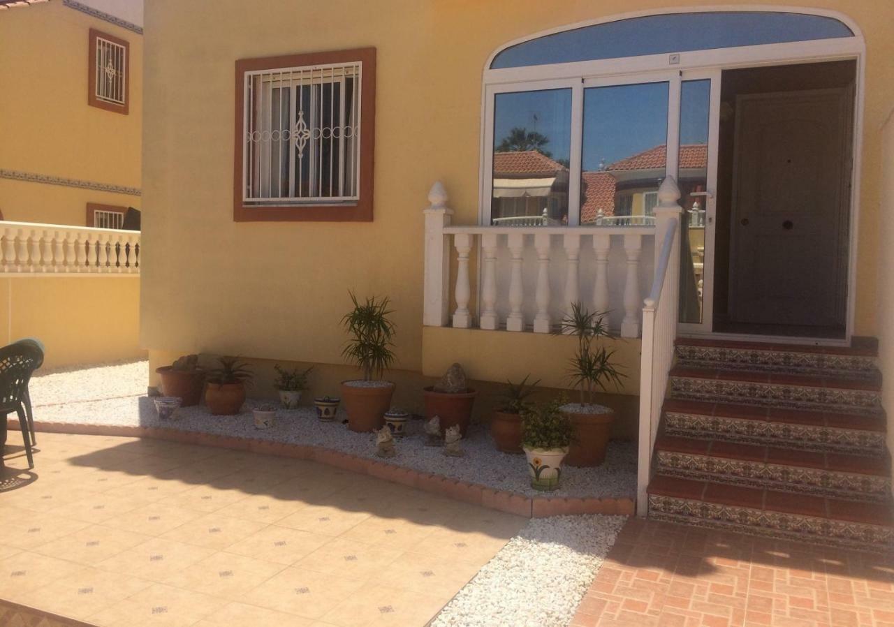 Torrevieja, La Torreta Ground Floor Apartment With Large Private Patio Garden Εξωτερικό φωτογραφία
